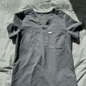 Figs scrub set in charcoal